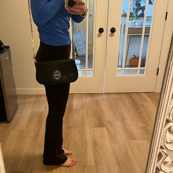 Tory Burch Clutch-Versatile worn 3 different way - Picture 6 of 10